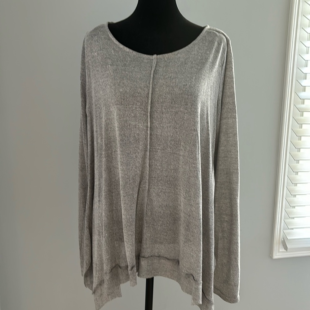 Umgee long-sleeved shirt. Grey color. Size Medium.